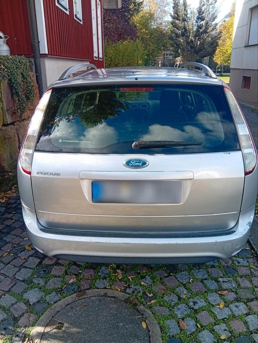 Ford Focus 2010 — interior