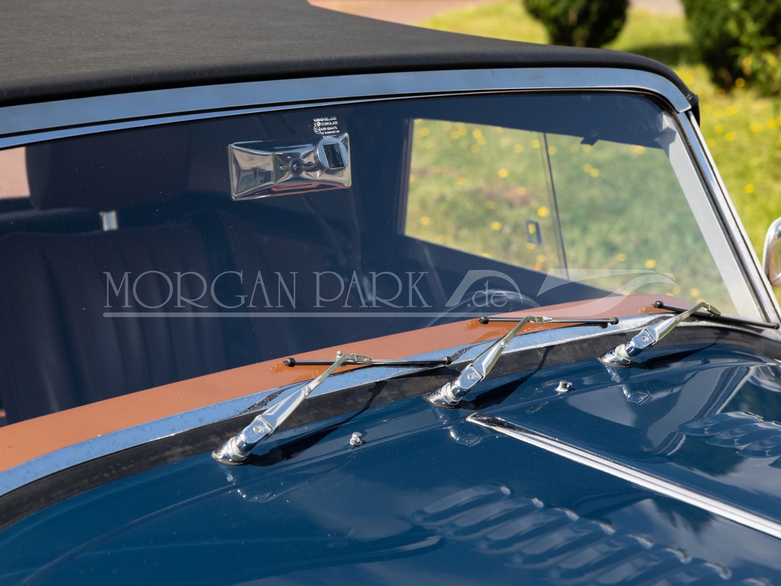 Fahrzeugabbildung Morgan 4/4 *Sport Blue / Yarwood Honey*