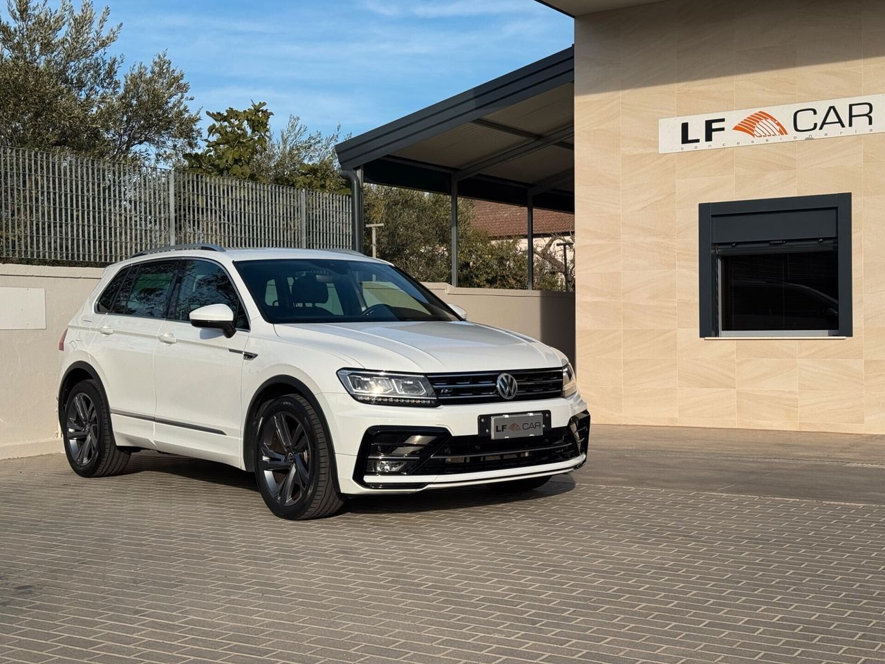 Volkswagen Tiguan 2.0 TDI Sport BlueMotion Techn imagem 3