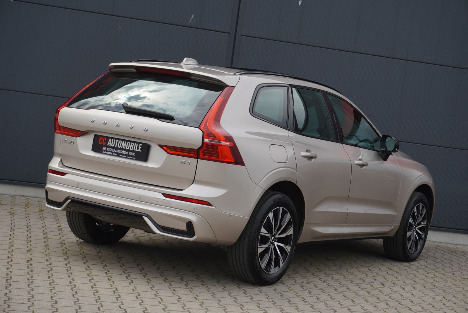 Volvo XC60 Plus Dark Pano Standhzg AHK Assistenz 360° foto 6