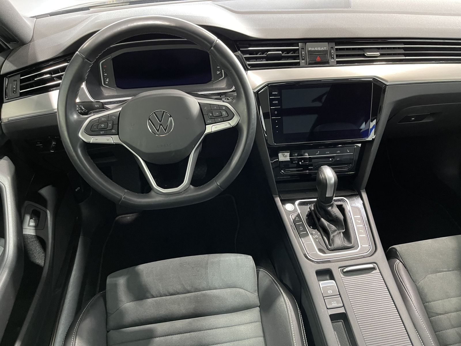 Fahrzeugabbildung Volkswagen Passat Variant Elegance 2.0 TDI*LED-Matrix*AHK*P