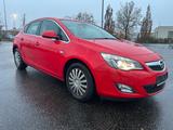 Opel Astra J Lim. 5-trg. Sport 1.6 PDC Bi-Xenon Shz - Opel Astra aus 2010: 1.6