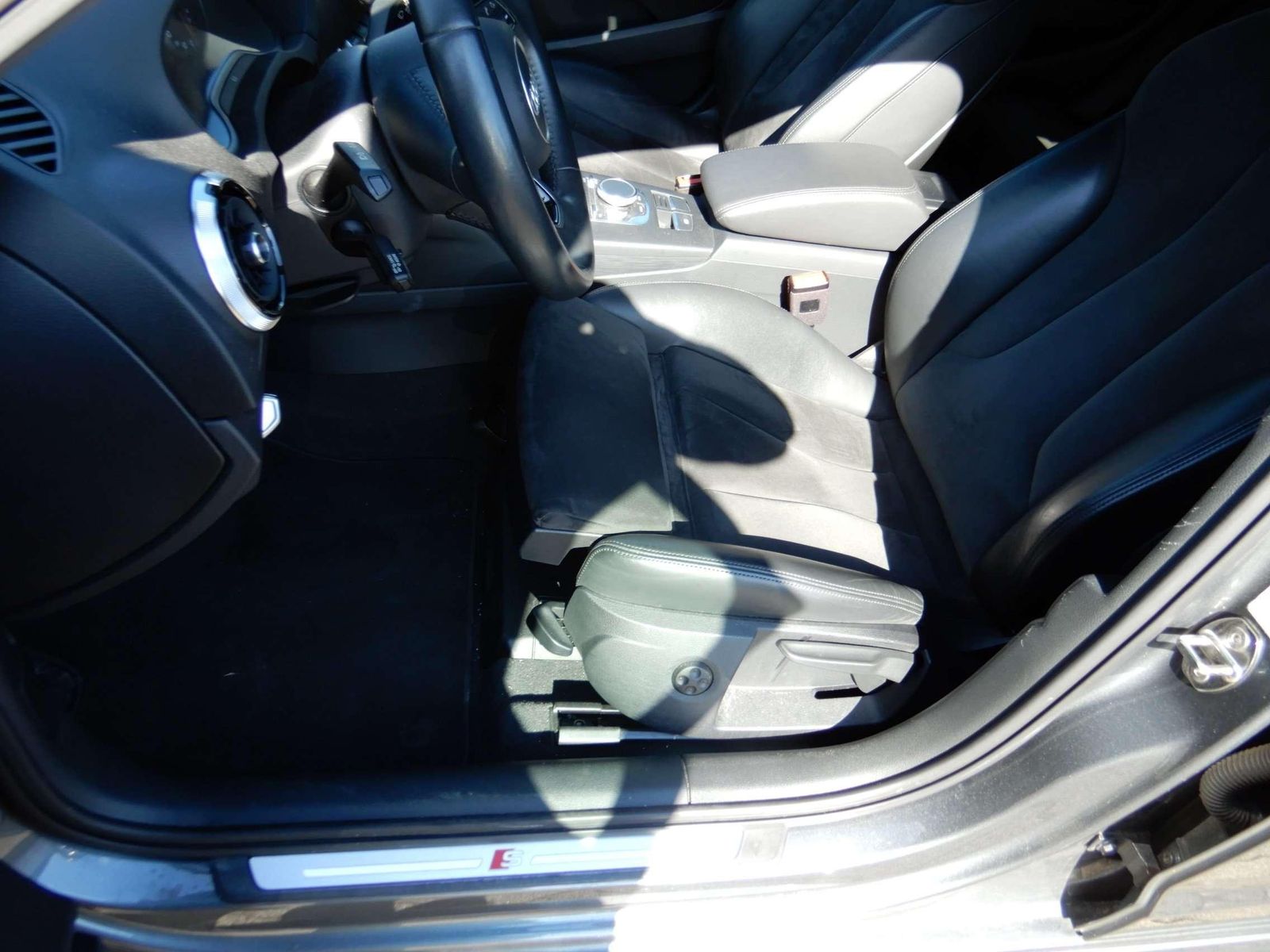 Fahrzeugabbildung Audi A3 35 2.0 TDI Sport Navi S-Line Bang+Olufsen LED