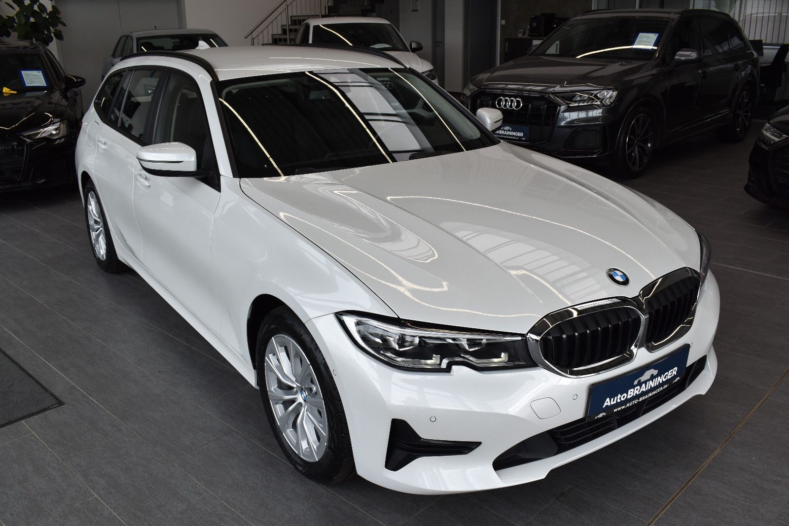 BMW 320d Touring Advantage Aut. LED~RFKam~ACC~LiveCo foto 5