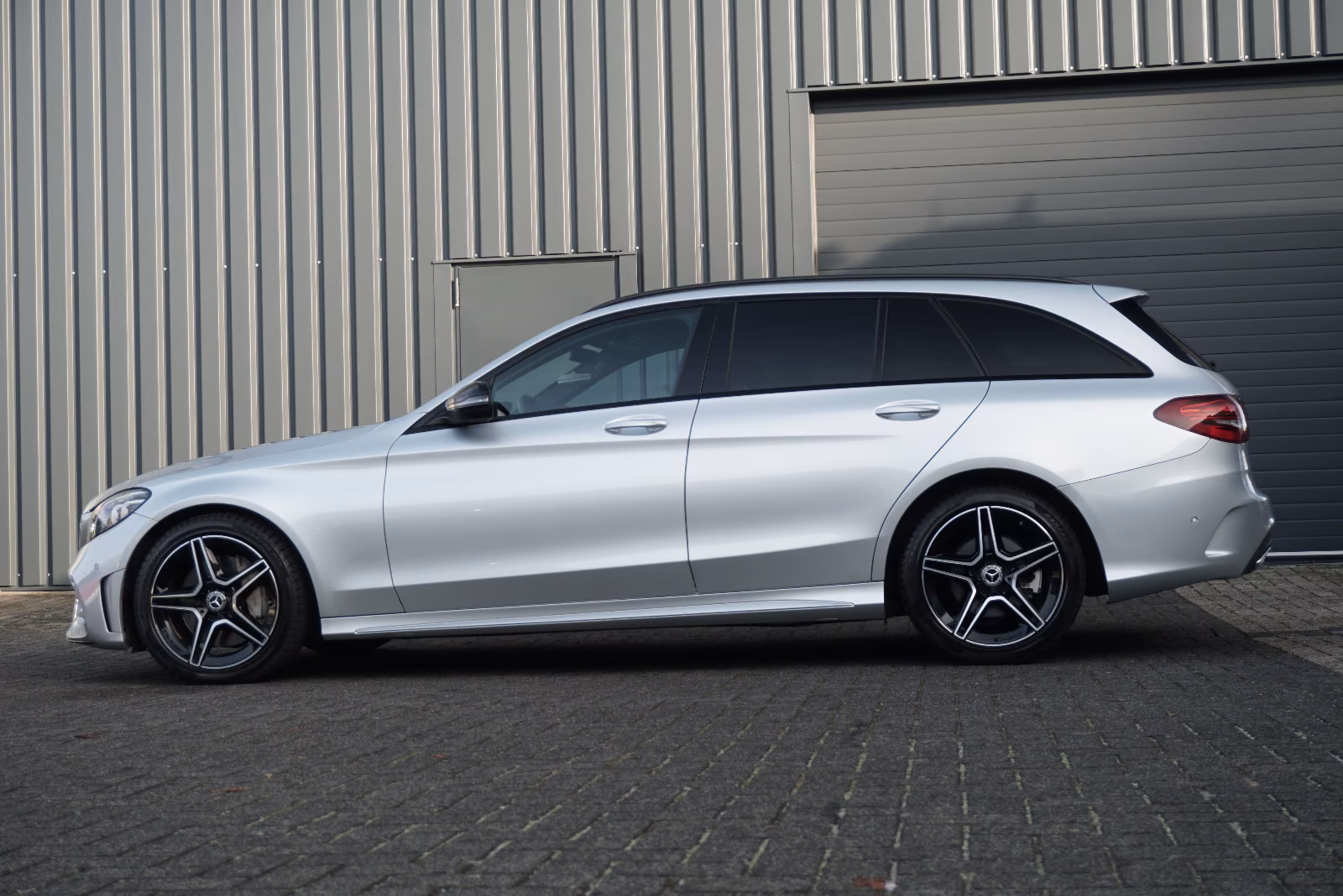 Mercedes-Benz C 300T AMG Multib RFK PANO SHZ NAV Ambiente ACC