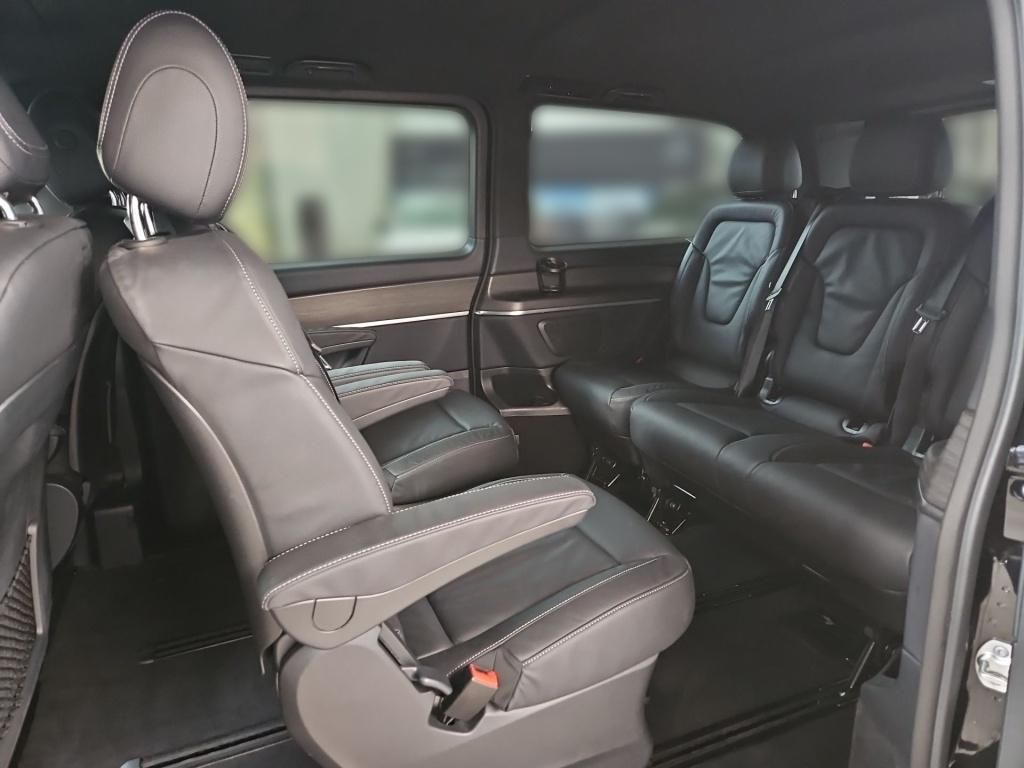 Fahrzeugabbildung Mercedes-Benz V 300 Avantgarde lang 7 Sitze STHZ DISTRONIC AHK