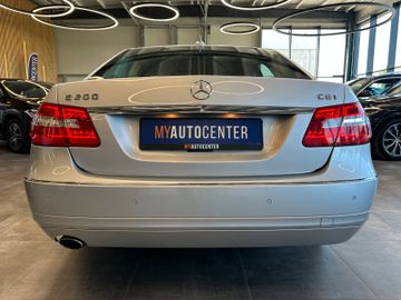 MYAUTOCENTER – Gebraucht- und Jahreswagen mit Werkstattservice in Pfaffenhofen Mercedes-Benz E 200 *AHK*Abstandstempo*Teilleder*Szhz*