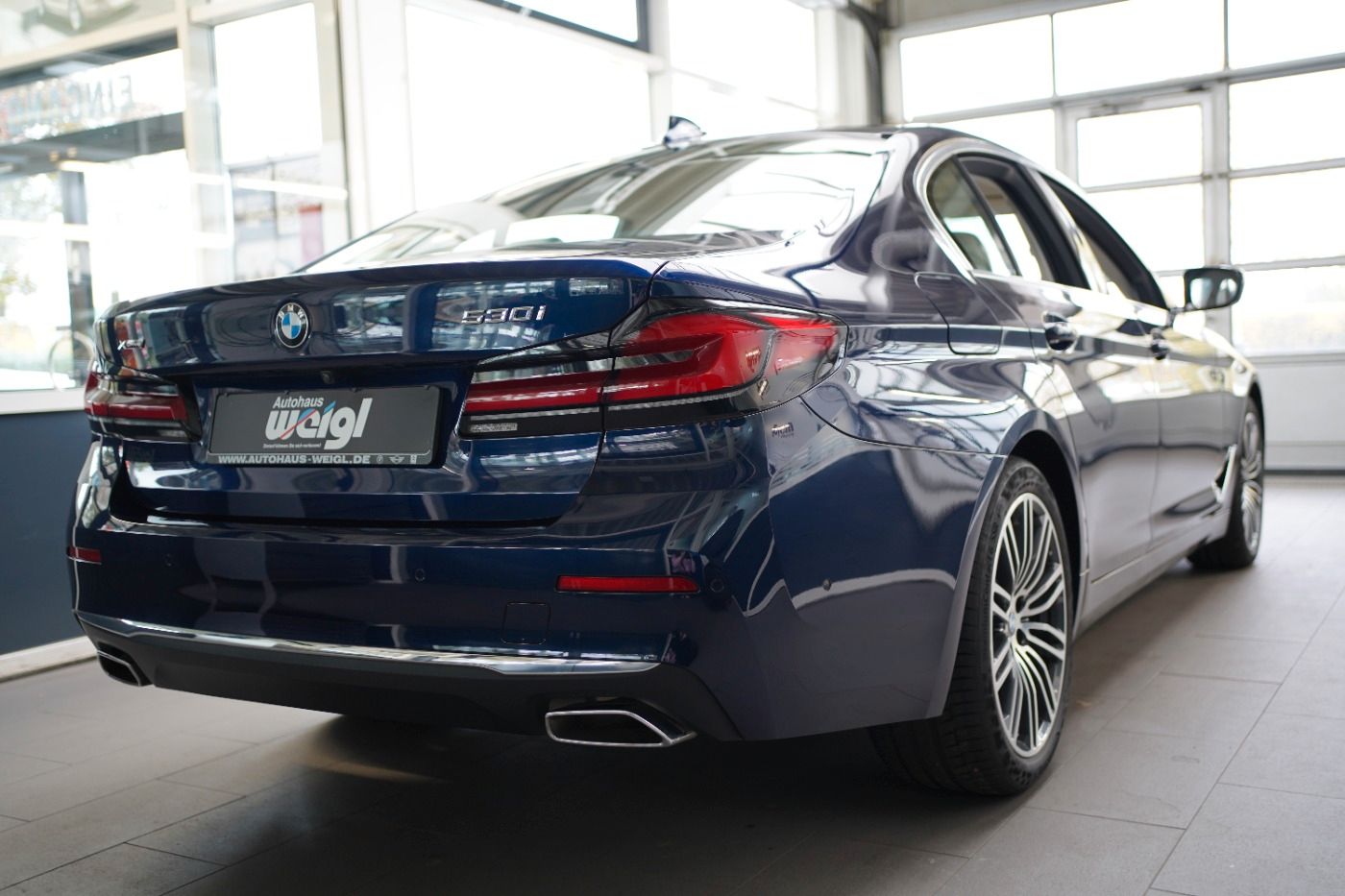 Fahrzeugabbildung BMW 530i xDrive Luxury Line +Komfortsitze+Laserlicht