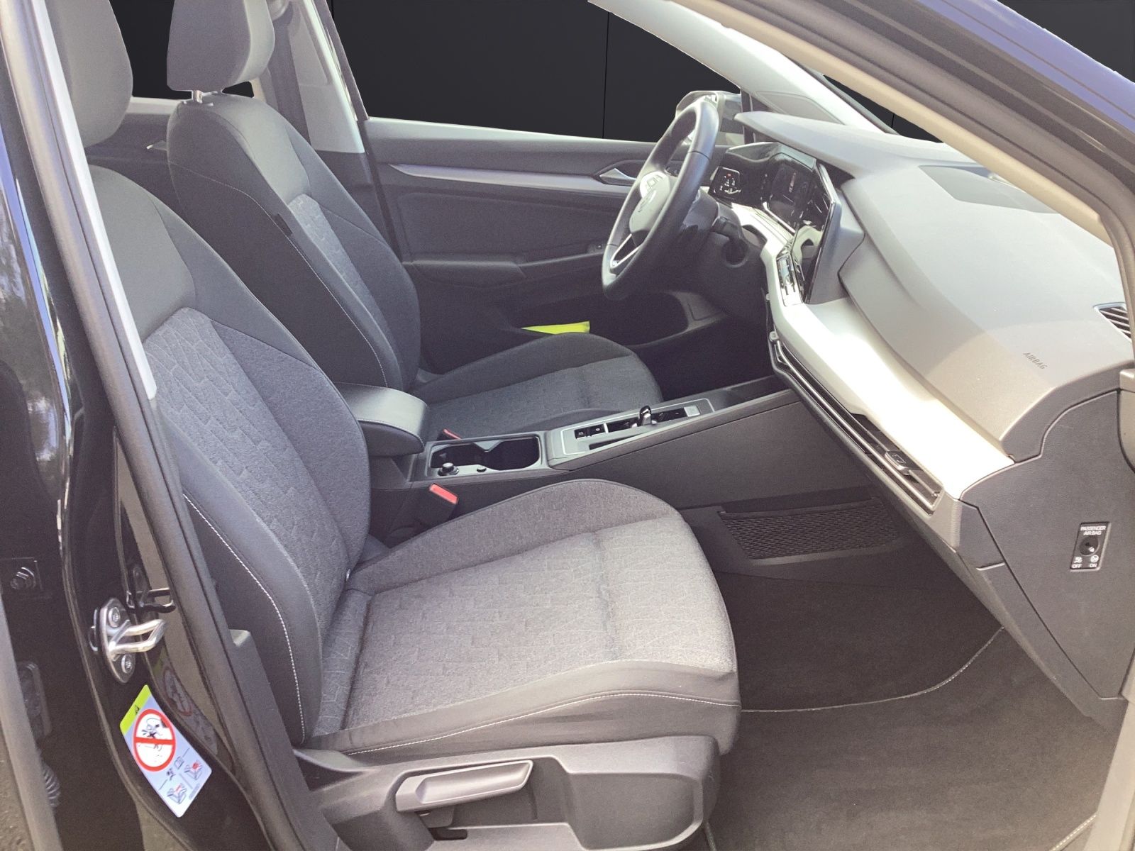 Fahrzeugabbildung Volkswagen Golf VIII TDI 1,99% DSG AHK ACC Kamera LED AID N