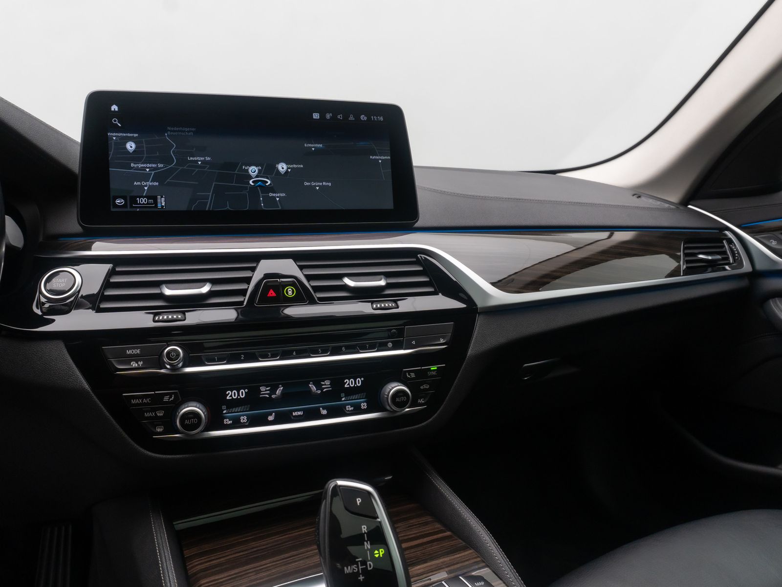 Fahrzeugabbildung BMW 530e Luxury Line Laser HUD HiFi DAB Panorama 18"