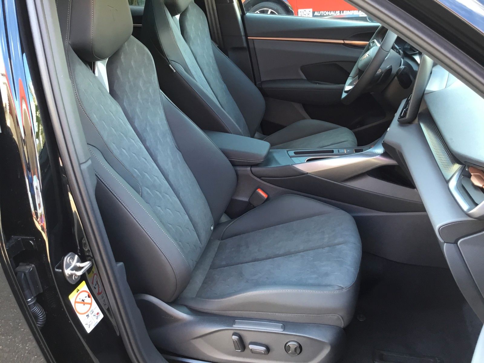 Fahrzeugabbildung CUPRA Terramar 2.0 TSI DSG 4Drive+Matrix+AHK+Pano+360°