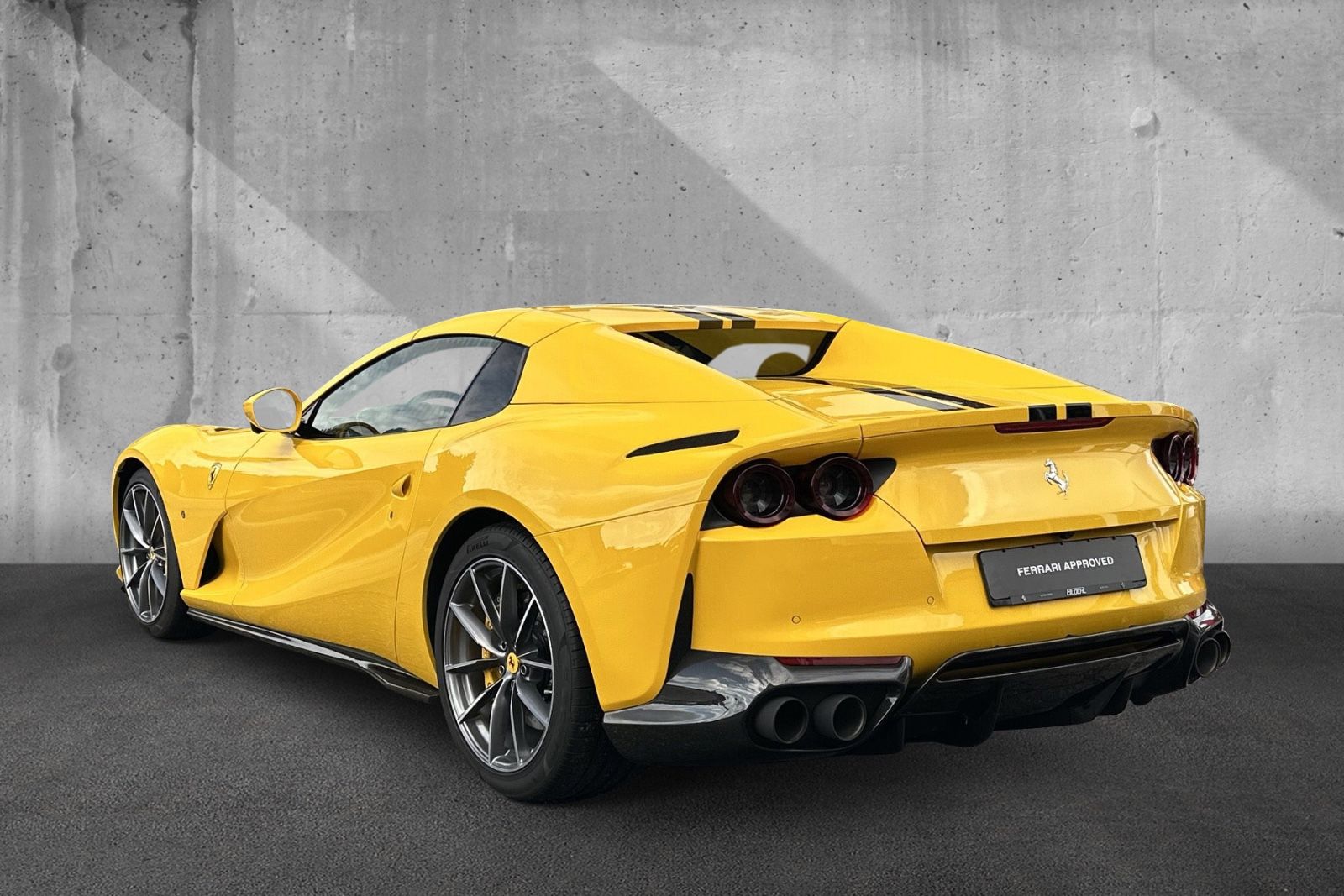 Fahrzeugabbildung Ferrari 812 GTS*Full Carbon*Lift*Painted Stripes*JBL