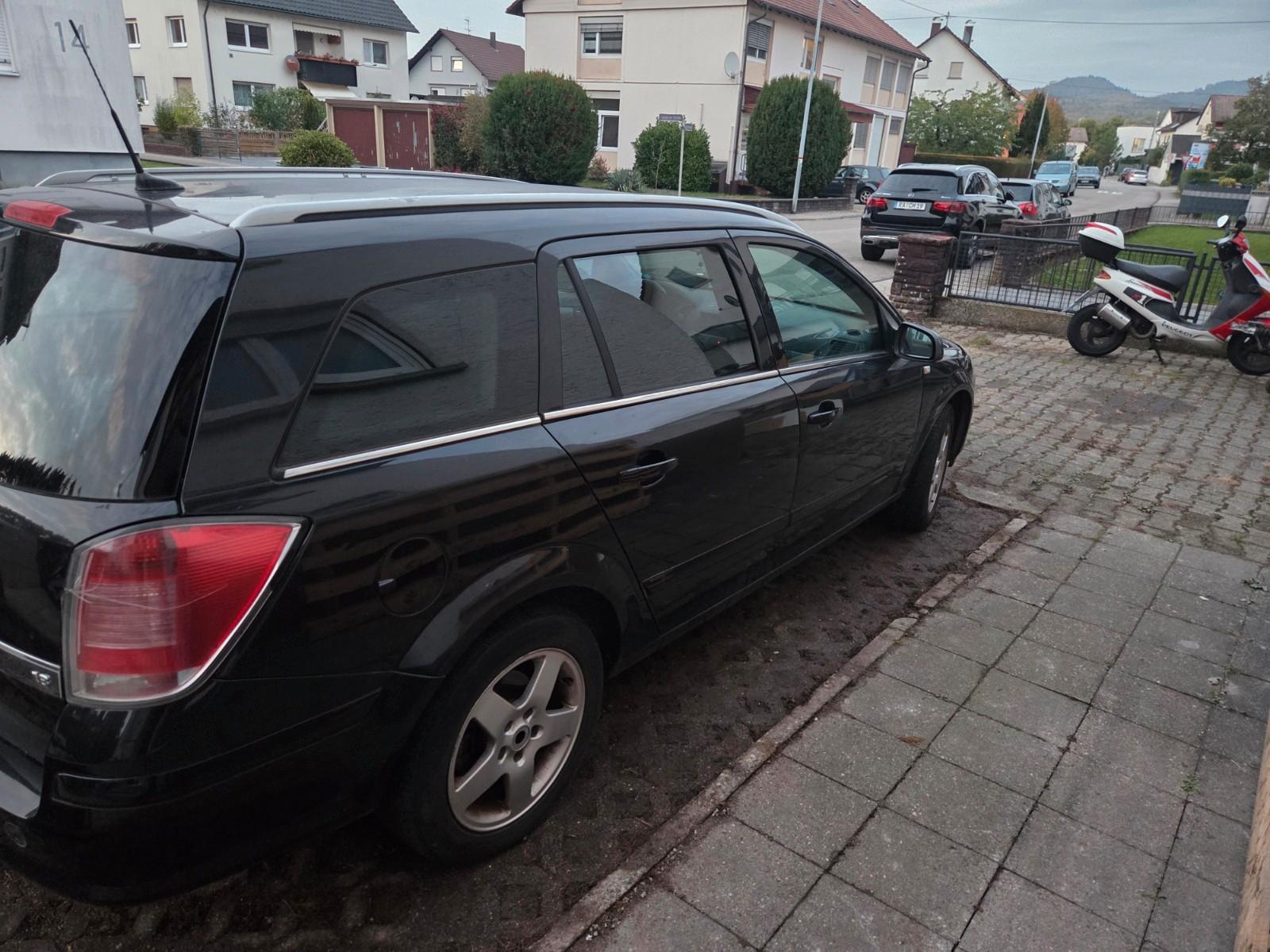 Opel Astra 2006 — вигляд ззаду