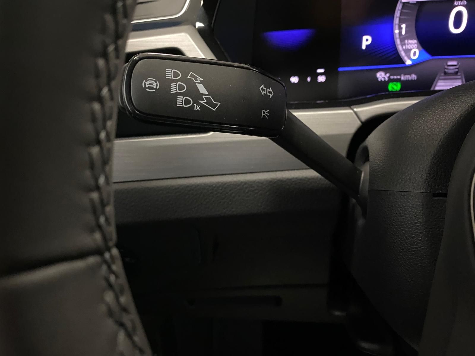 Fahrzeugabbildung Volkswagen Touran 1.5 TSI Comfortline+IQLIGHT+ACC+AHK+TOTWI