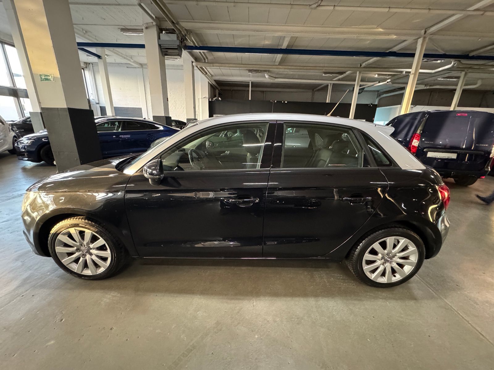 Fahrzeugabbildung Audi A1 1.6 TDI SPORTBACK S-TRONIC S-LINE AMBITION