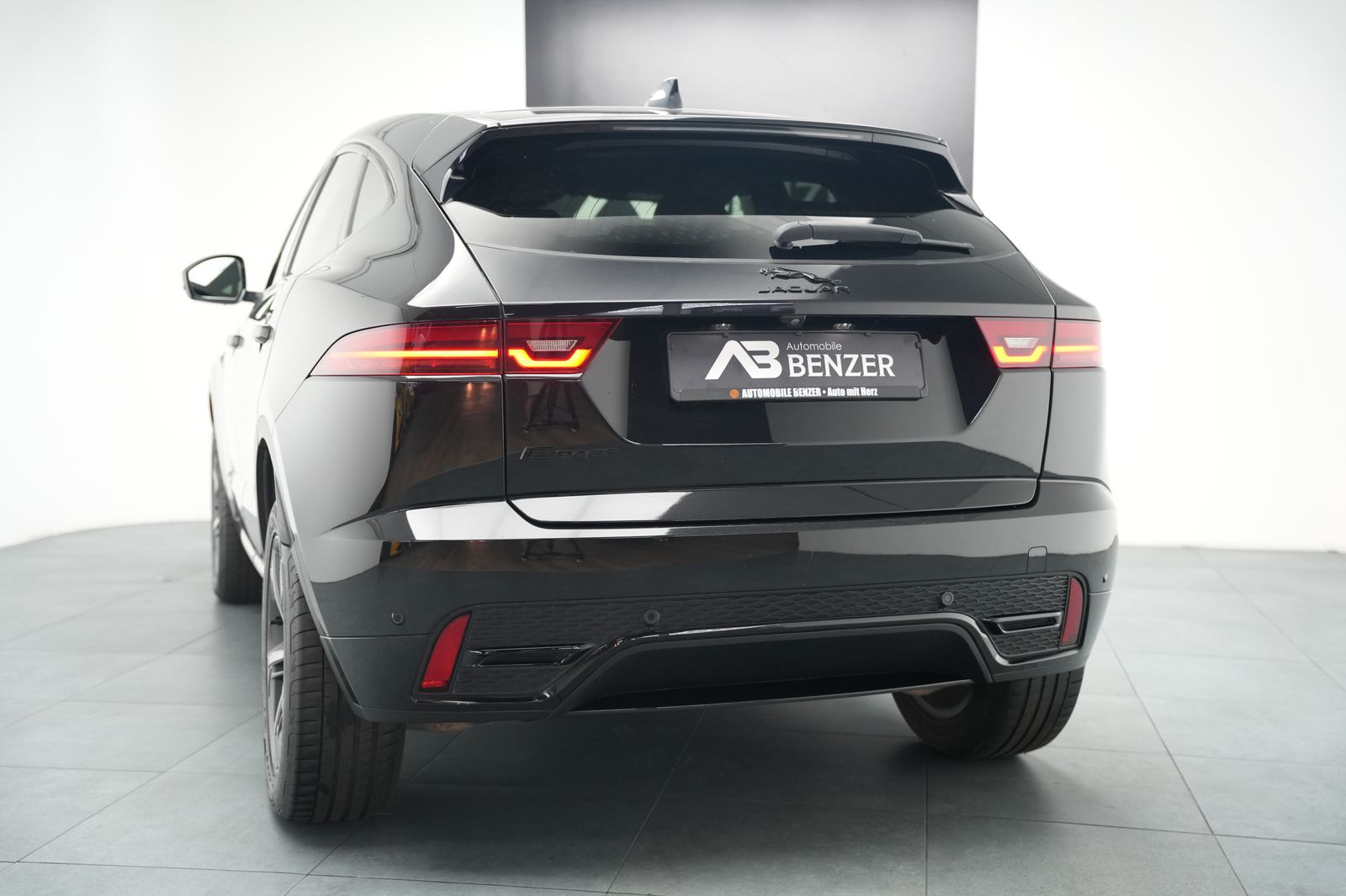 Fahrzeugabbildung Jaguar E-PACE R-Dynamic SE *Meridian*Memory*Virtual*ACC