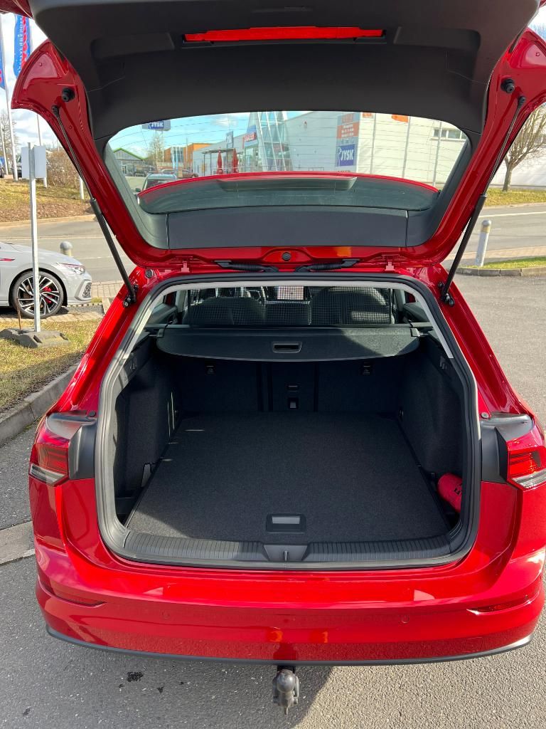 Fahrzeugabbildung Volkswagen Golf Variant 1.0 eTSI DSG Life AHZV Head Up LED+