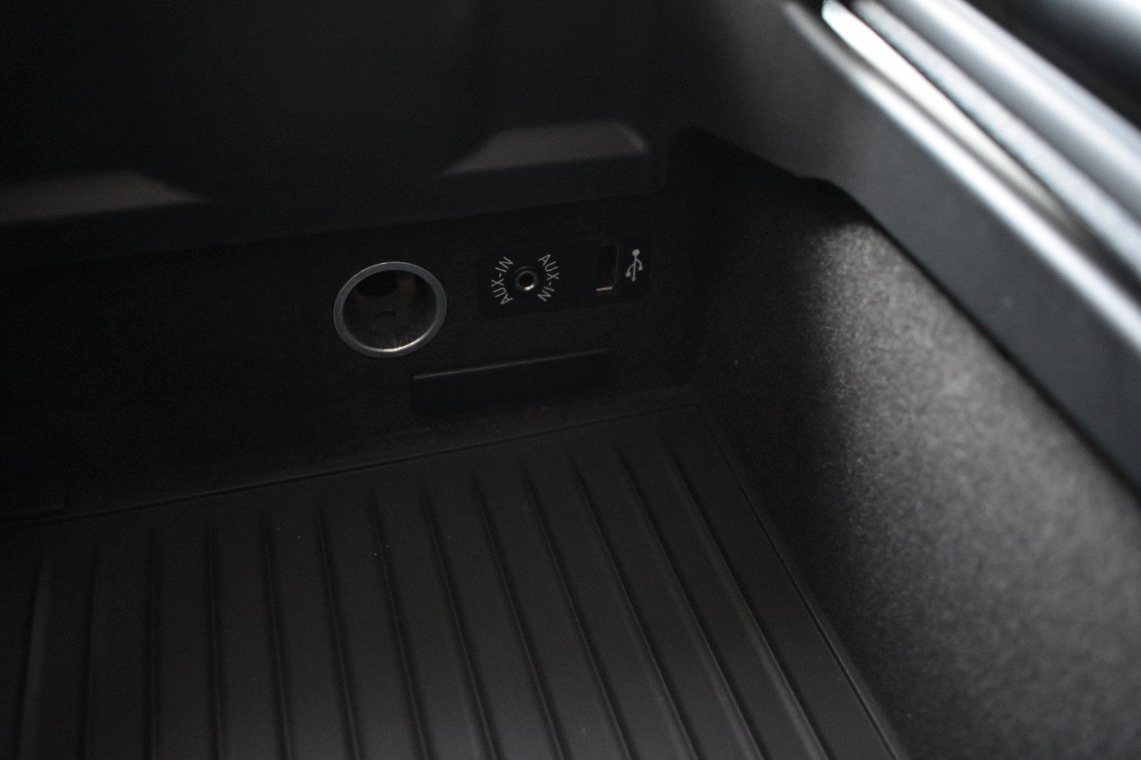 Fahrzeugabbildung BMW 640 i Coupe Schwarz Schwarz