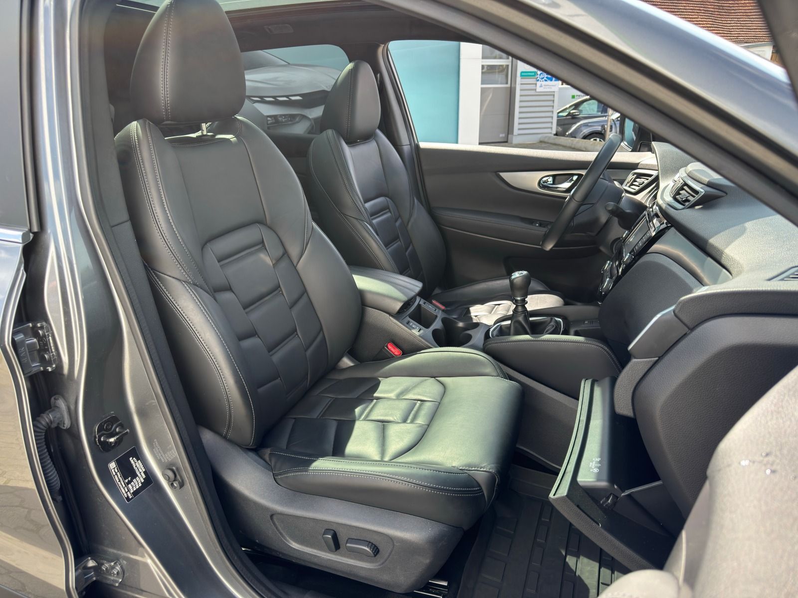 Fahrzeugabbildung Nissan Qashqai Tekna + 159PS 6-Gang