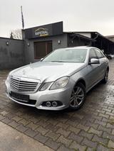 Mercedes-Benz E 200 CGI Limousine NAVI/2.HAND/TEMPOMAT/AHK - gebrauchte Mercedes-Benz E 200 aus dem Jahr 2011