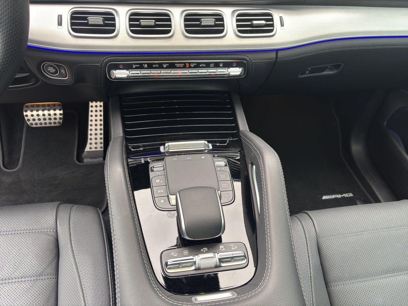 Fahrzeugabbildung Mercedes-Benz GLE450d AMG Prem+ E-Active DISTR Pano AHK Standh