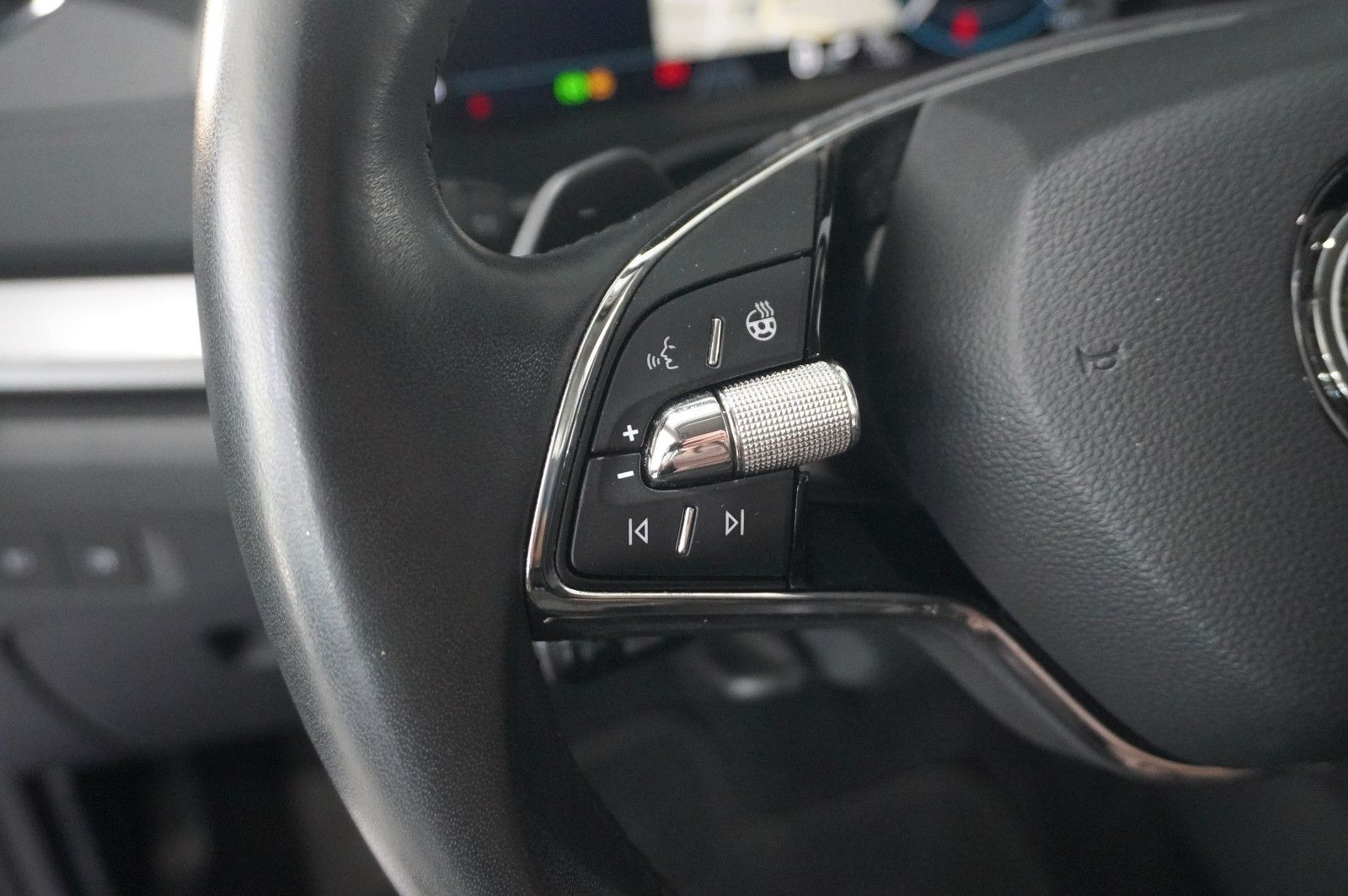 Fahrzeugabbildung SKODA Octavia Combi 2.0 TDI AMBITION DSG NAVI/LED/DAB+