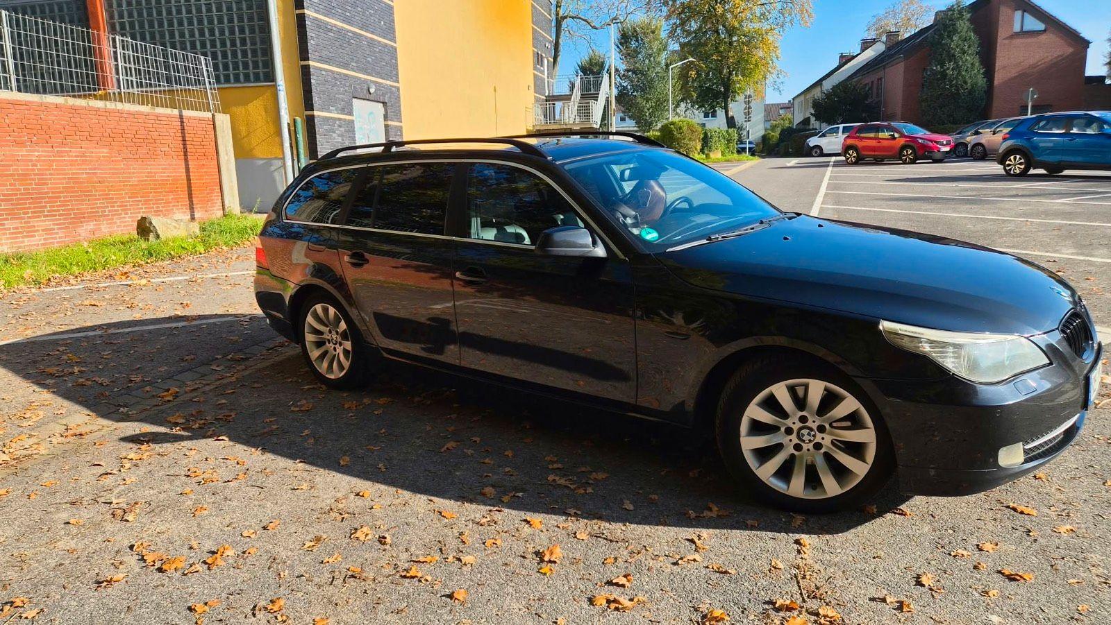 BMW 520 2010 — interior