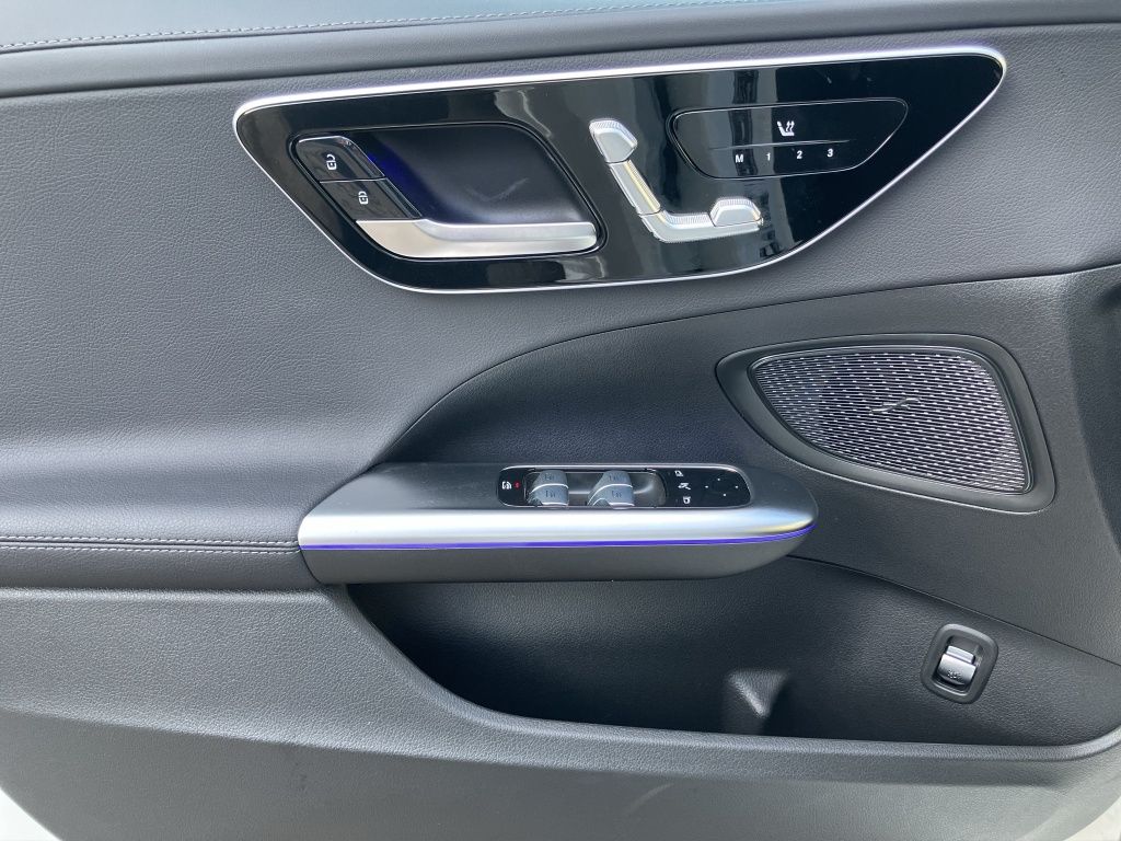 Fahrzeugabbildung Mercedes-Benz C 200 T AMG*NIGHT*AHK*DISTR*MEMO*360°KAM*D-LIGHT