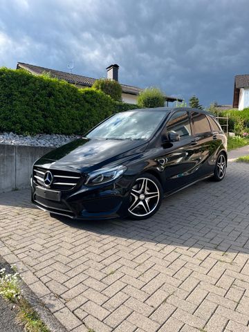 Mercedes-Benz B 220 4Matic AMG Line / AHK/ LED / Scheckheft MB