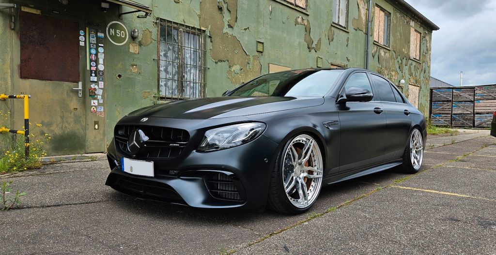 Mercedes-Benz E 63 AMG