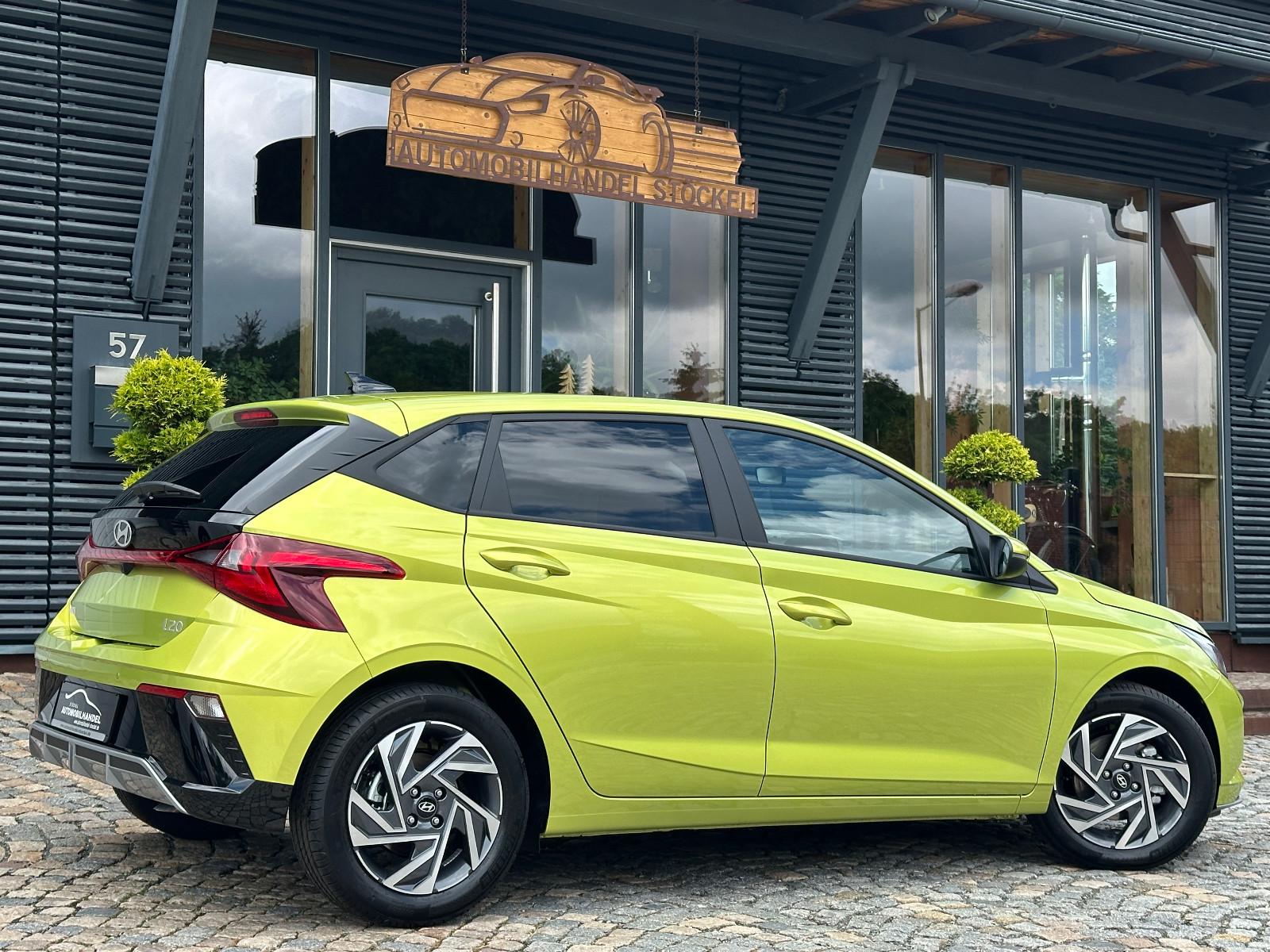 Hyundai i20 1.0 T-GDI Family +NAVI+LED+CAM+SHZG+LHZG+5J+