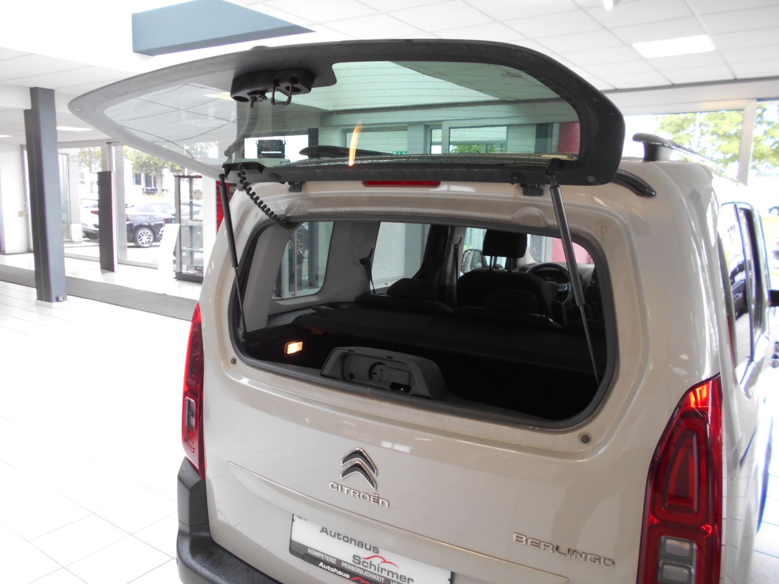 Fahrzeugabbildung Citroën Berlingo Shine M