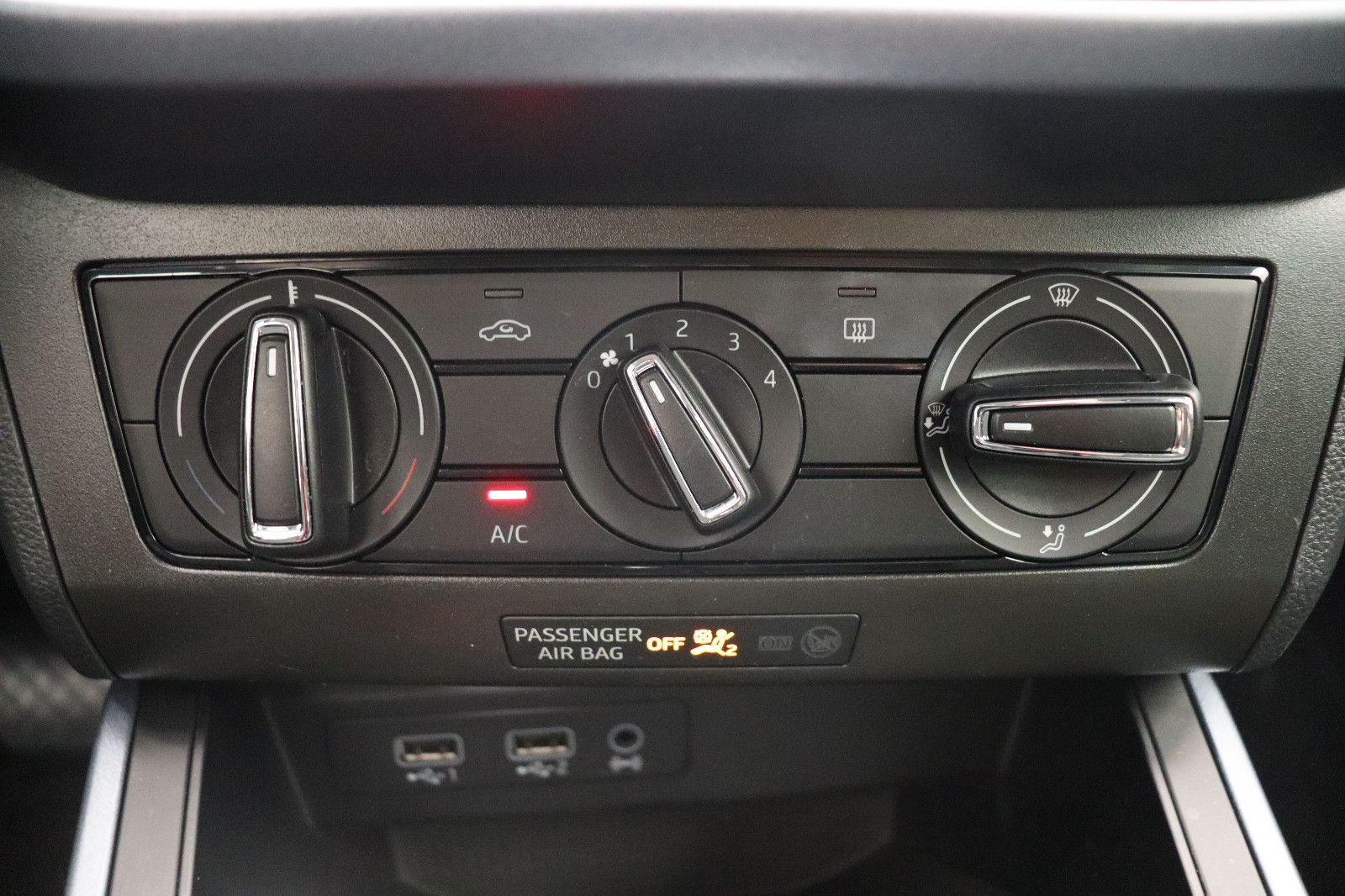 Fahrzeugabbildung SEAT Arona 1.0 TSI DSG Kamera ACC Navi