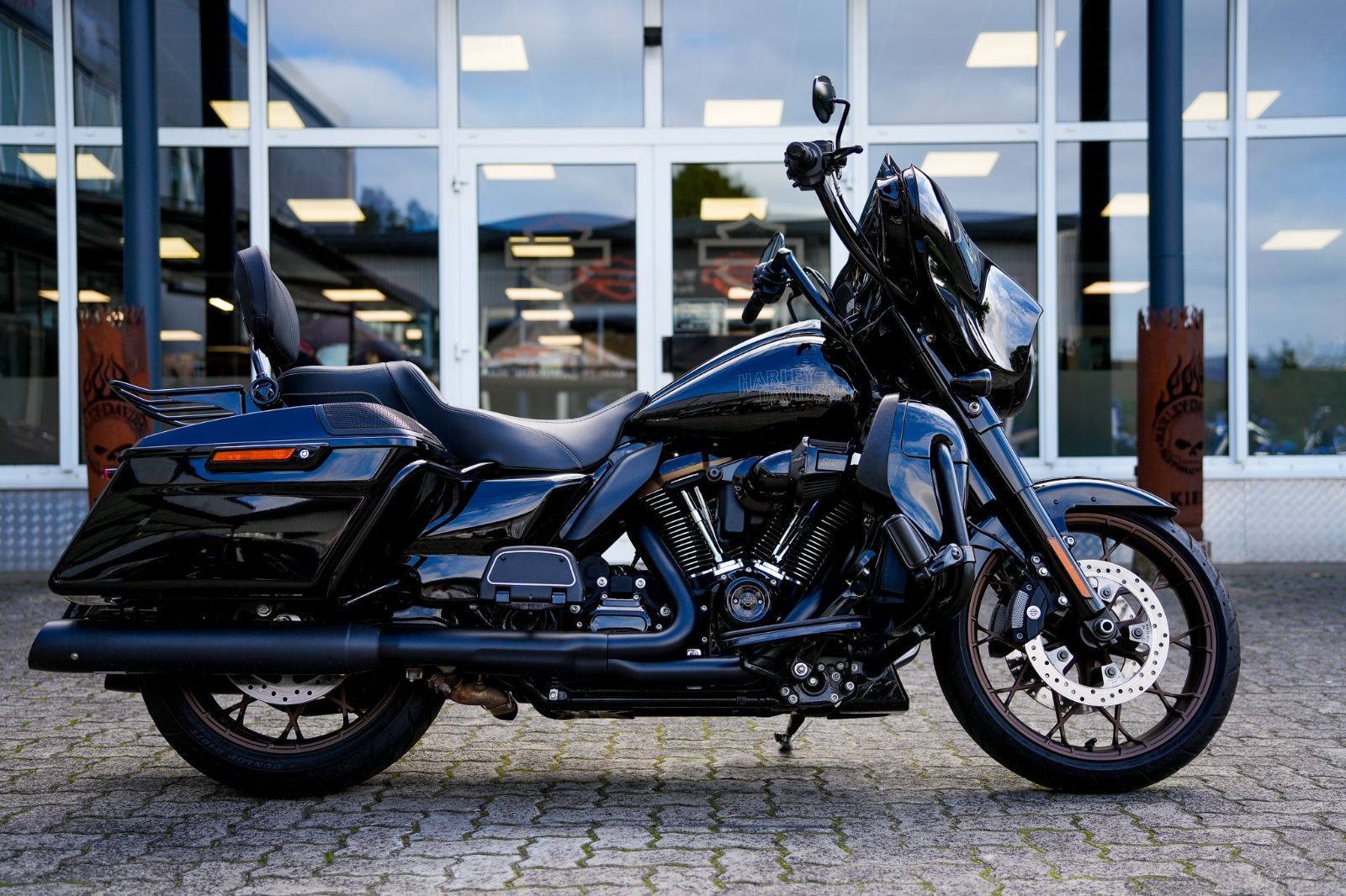 Fahrzeugabbildung Harley-Davidson FLHXST STREET GLIDE ST 117 - Kesstech - Rockford