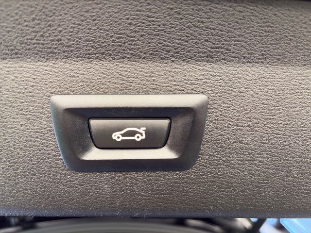Fahrzeugabbildung BMW X1 sDrive 18i Automatik+Navi+DAB+AHK+PDC