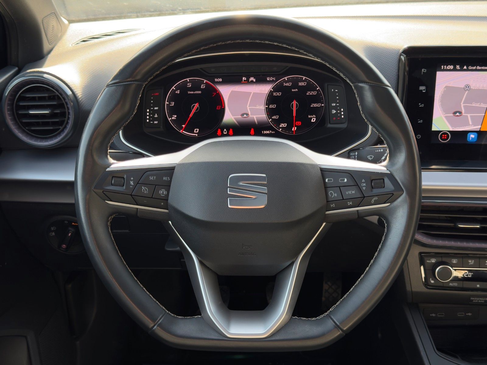 Fahrzeugabbildung SEAT Ibiza 1.0 TSI Xcellence Schiebedach Kamera LED