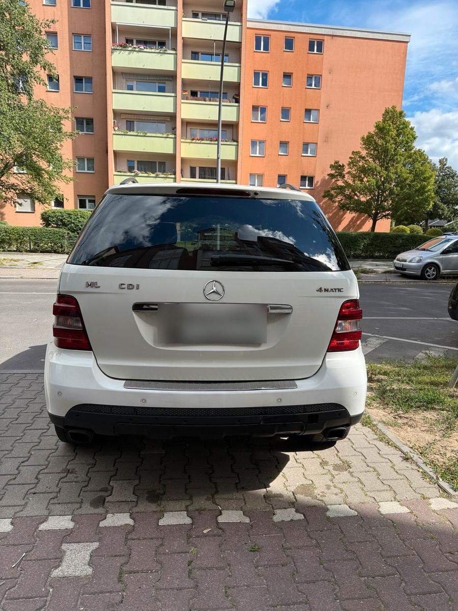 Mercedes-Benz ML280 2008 — вигляд ззаду
