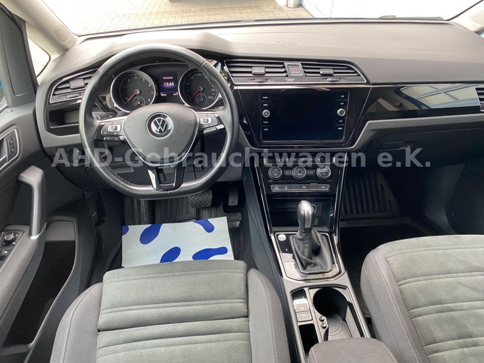 Fahrzeugabbildung Volkswagen Touran 1.5 TSI Highline R-Line LED AHK 7-Sitzer