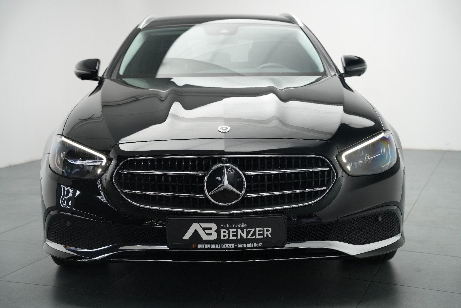 Fahrzeugabbildung Mercedes-Benz E 300 de/Plug-in/Leder/Ambiente/LED/360°Cam/SHZ/