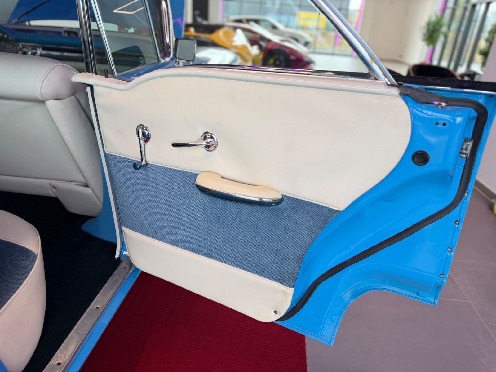 4-Door Holiday Sedan Super 88