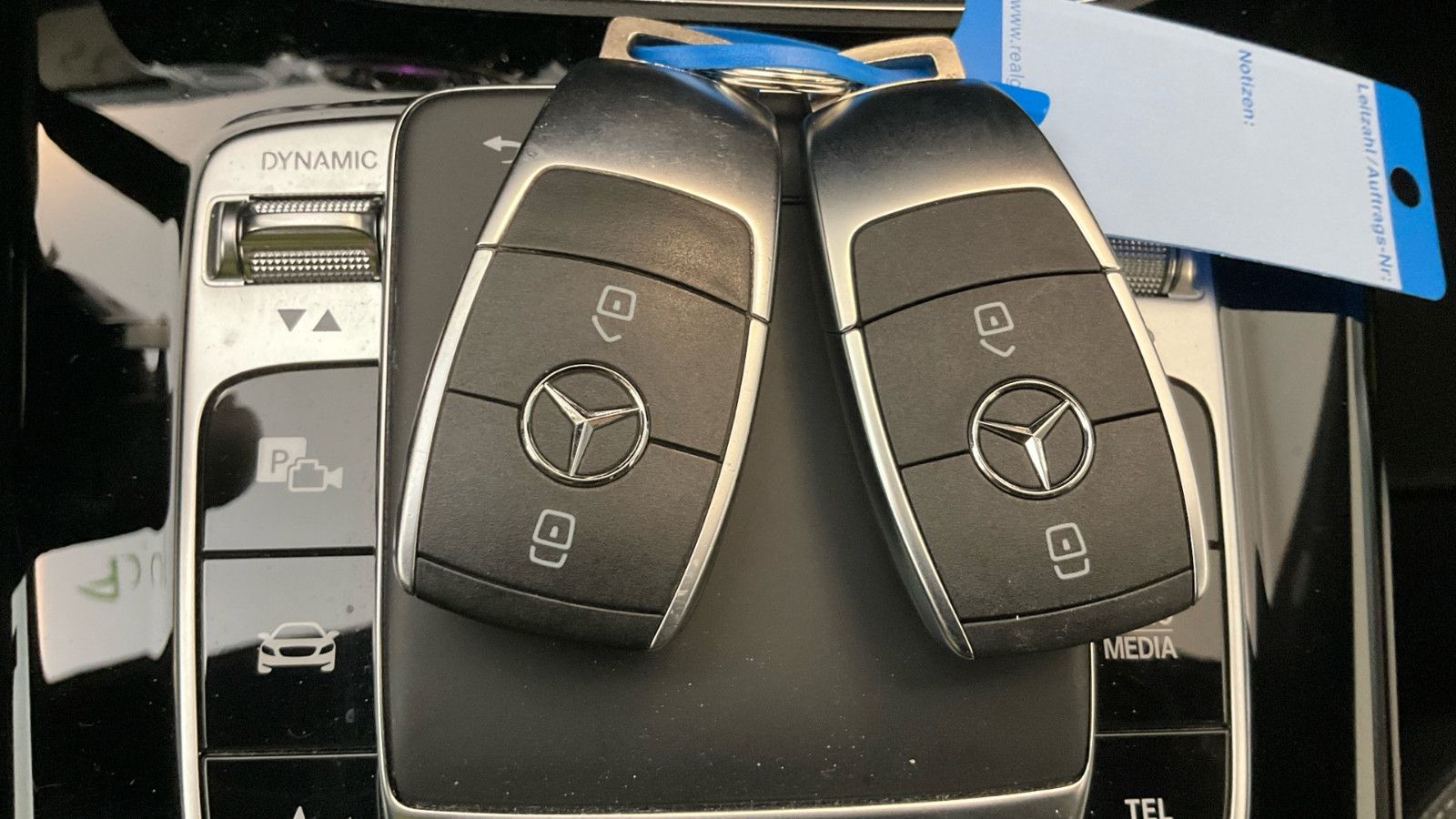 Fahrzeugabbildung Mercedes-Benz A 200d AMG LED BiColor-Leder AHK Ambi Nav Kamera