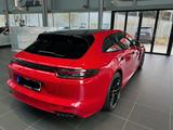 Porsche Panamera GTS Sport Turismo GTS - rote Porsche Panamera