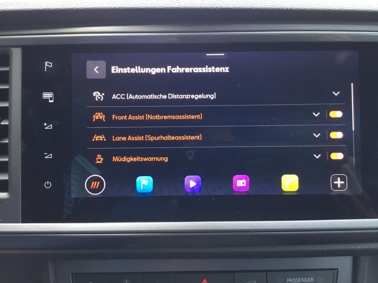 Fahrzeugabbildung CUPRA Ateca 2.0 TSI 4Drive DSG+Pano+AHK+19"+ACC+LED