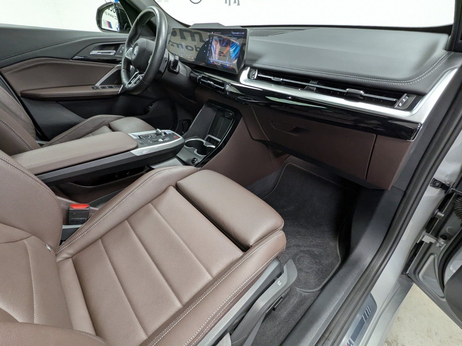 BMW iX1 xDrive30 M Sport HUD PANO ACC AHK DA Prof. 3 foto 10