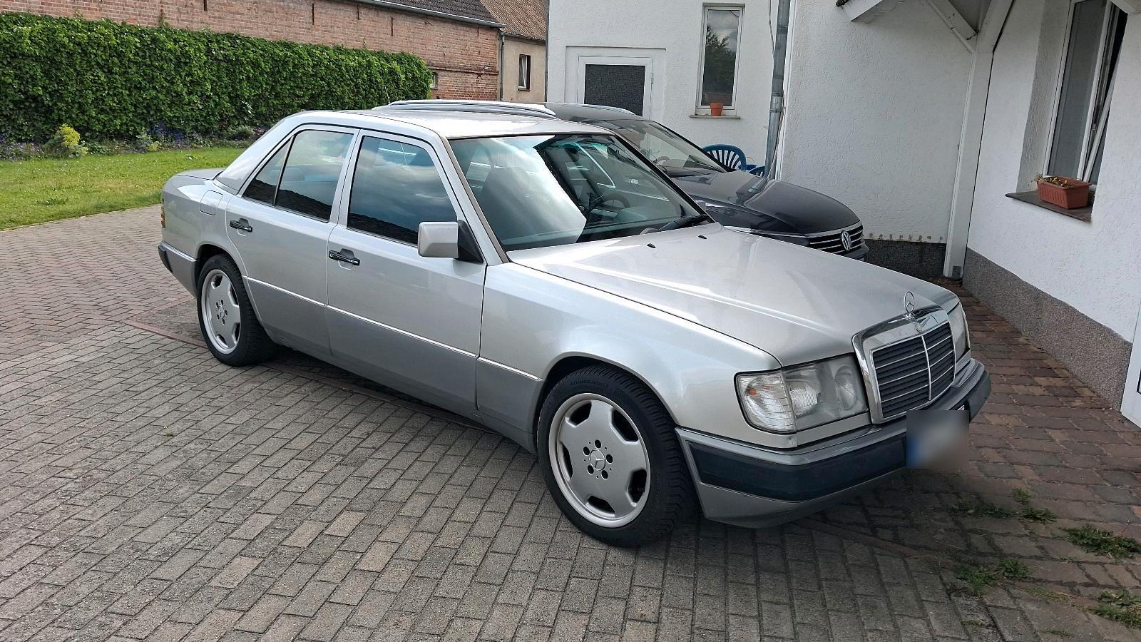 Mercedes-Benz 230