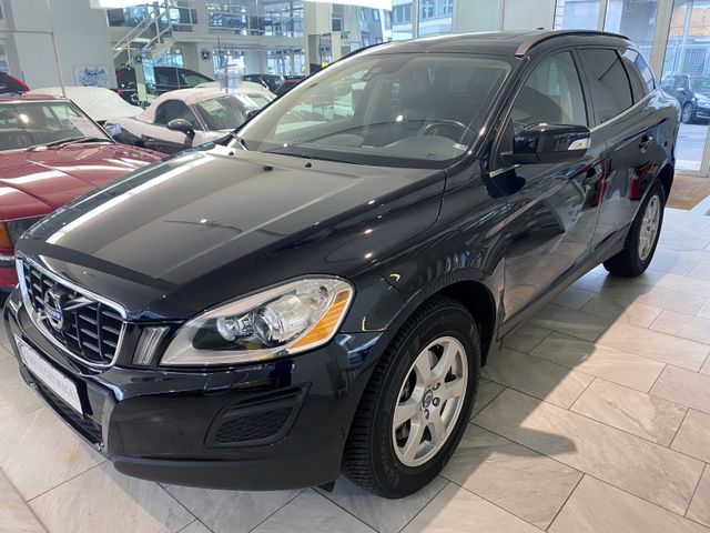 Volvo XC60 Momentum AWD Aut/Navi/Pano/PDC/Xenon/1H/Top