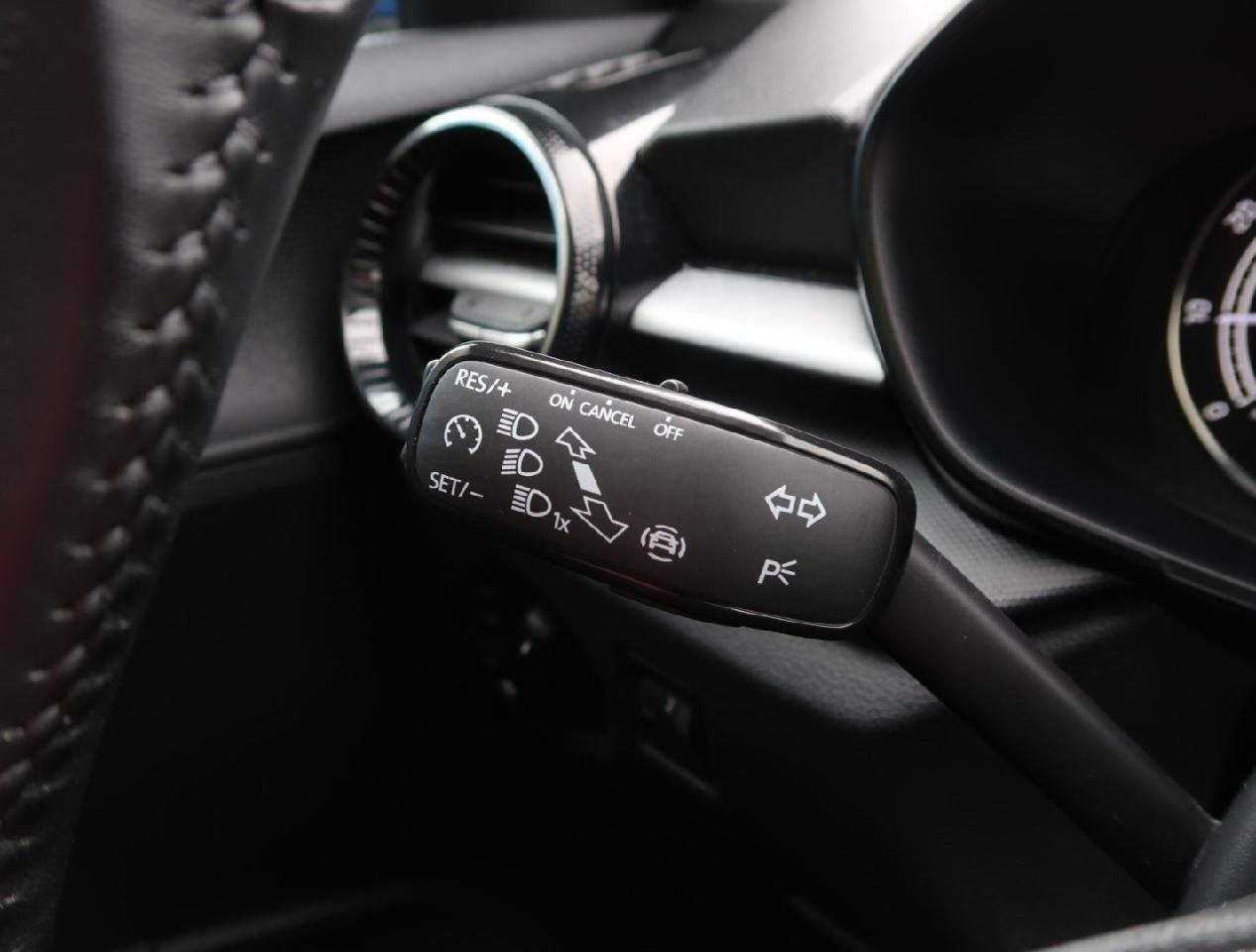 Fahrzeugabbildung SKODA Fabia 1.0 TSI Selection - LED, PDC, NS