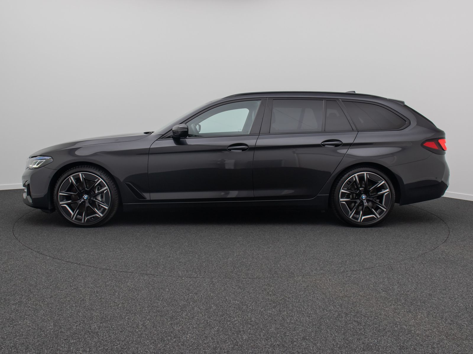 Fahrzeugabbildung BMW 540d xD Panorama Massage DAB H/K HUD AHK 20Zoll