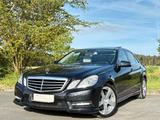 Mercedes-Benz E 220 CDI AMG-Line *Pano*ILS*TÜV NEU* - Mercedes-Benz E 220 aus 2012 mit Diesel-Antrieb: Limousine