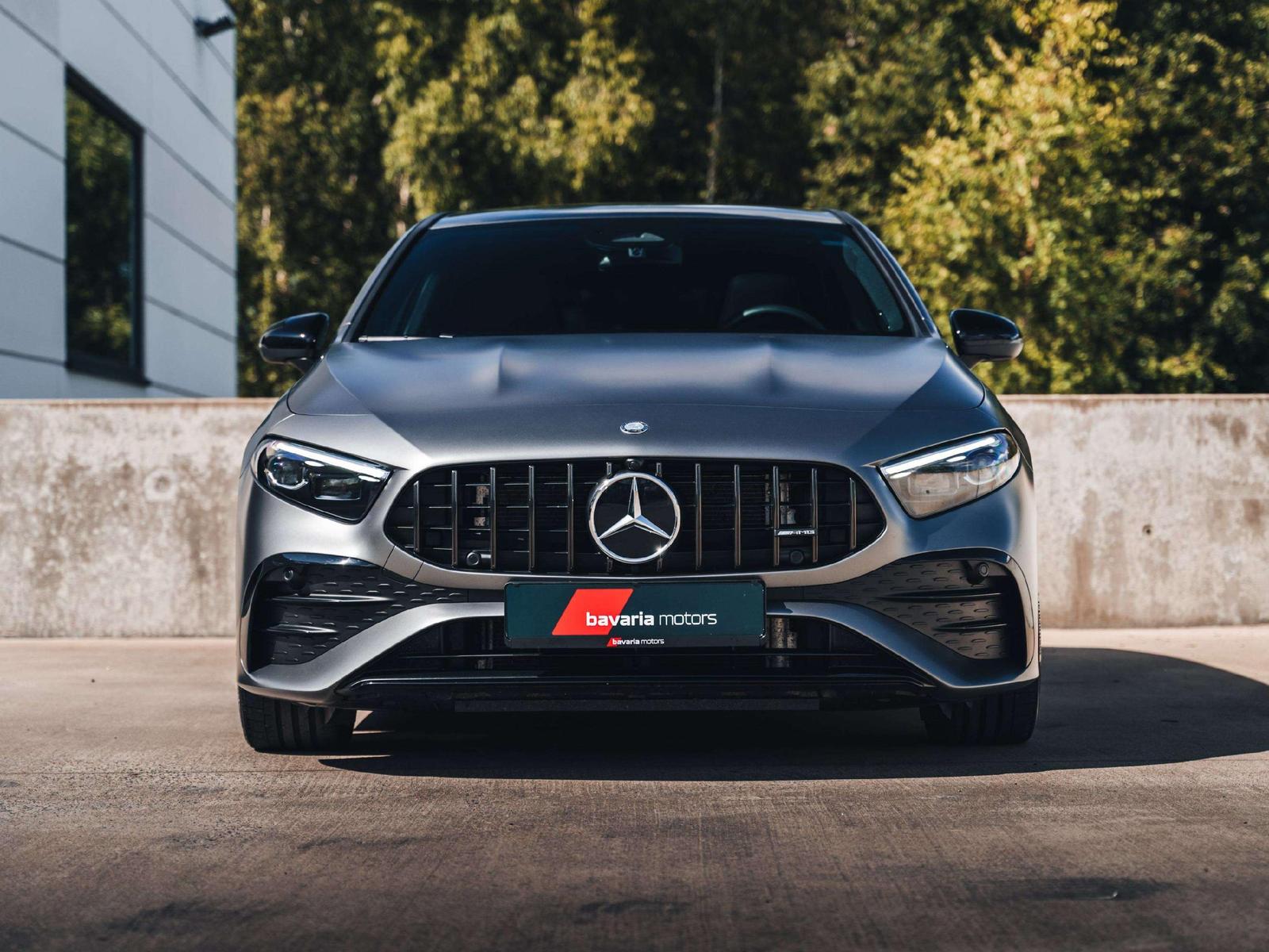 Mercedes-Benz A 35 AMG Mountain Grey Magno / Burmester / Pano 